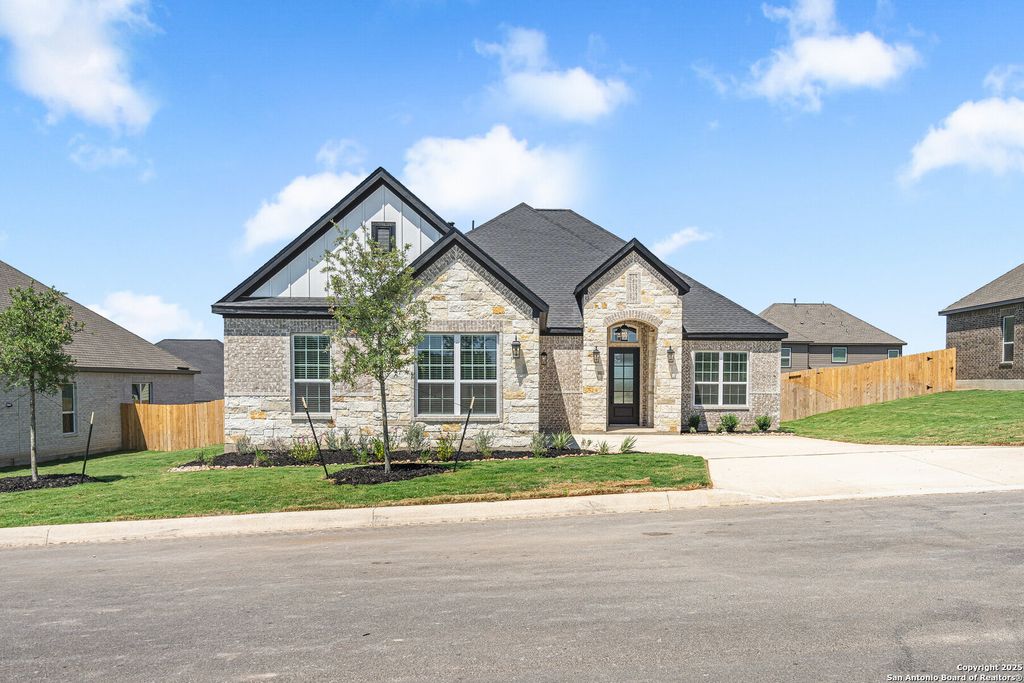 305 Lawrence Drive, Castroville, TX 78009