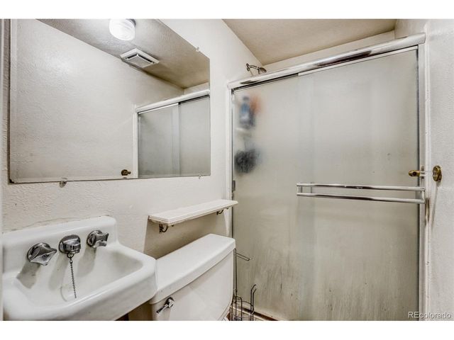 582 Revere St, Aurora, CO 80011