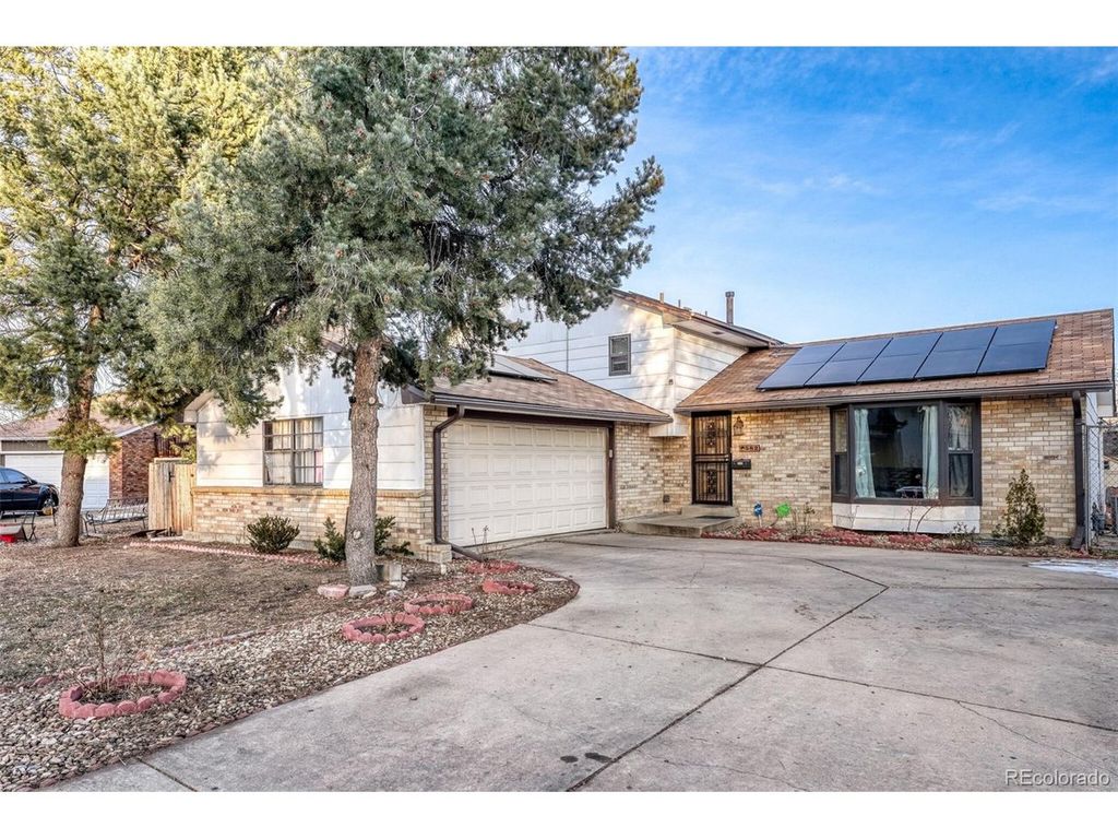 582 Revere St, Aurora, CO 80011