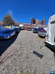830 River Road, Edgewater, NJ 07020