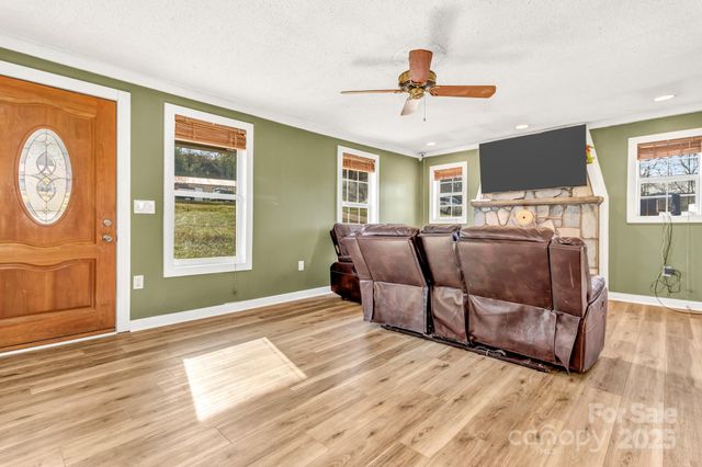 3760 Pisgah Drive, Canton, NC 28716