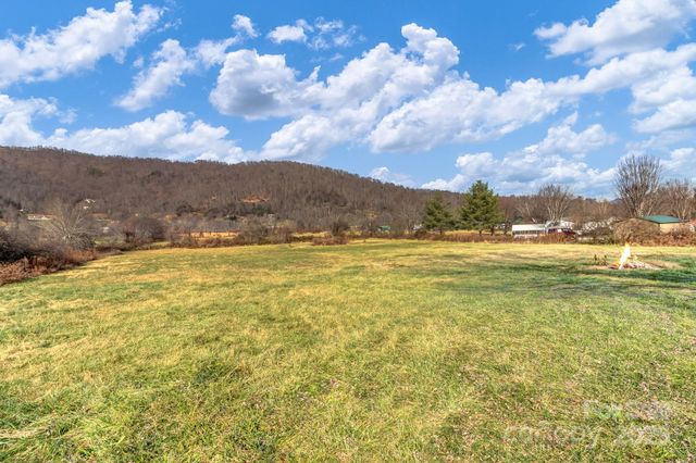 3760 Pisgah Drive, Canton, NC 28716