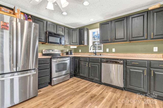 3760 Pisgah Drive, Canton, NC 28716