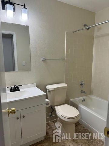 525-B Belford Road, Monroe, NJ 08831