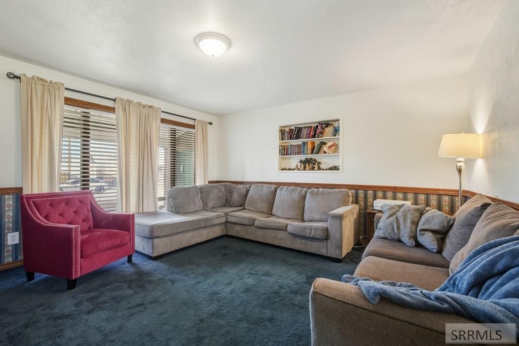 Image 3 of property listing at 1240 S Alameda Avenue, Idaho Falls, ID 83401