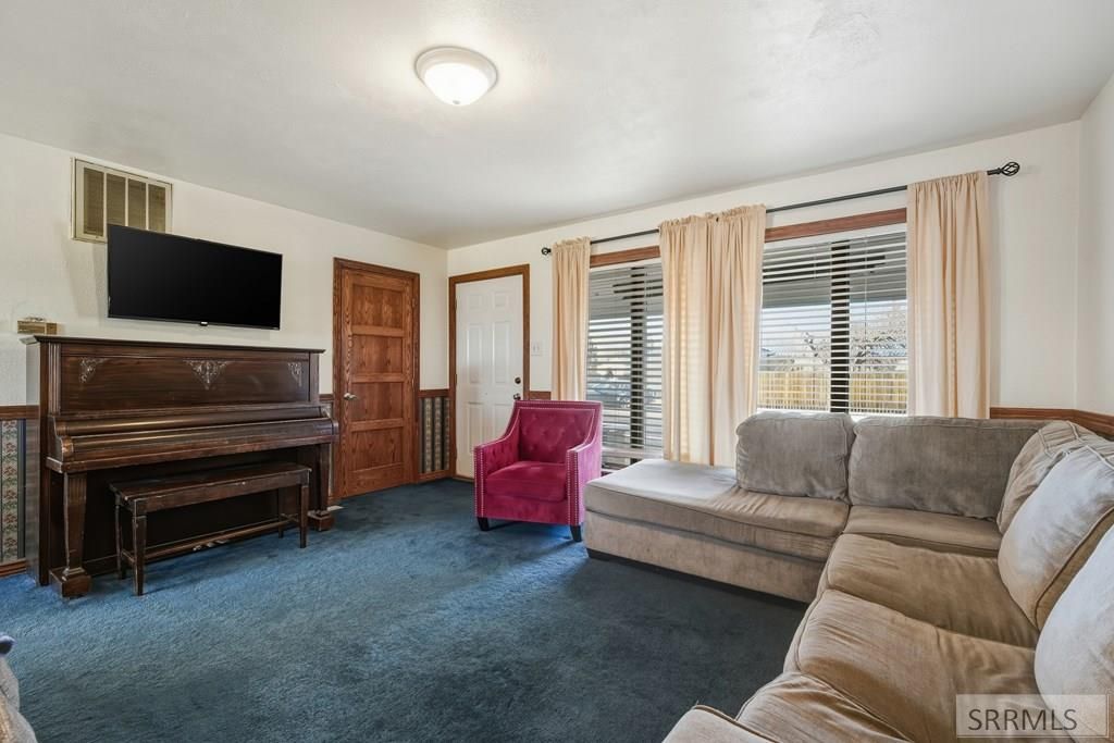 Image 4 of property listing at 1240 S Alameda Avenue, Idaho Falls, ID 83401