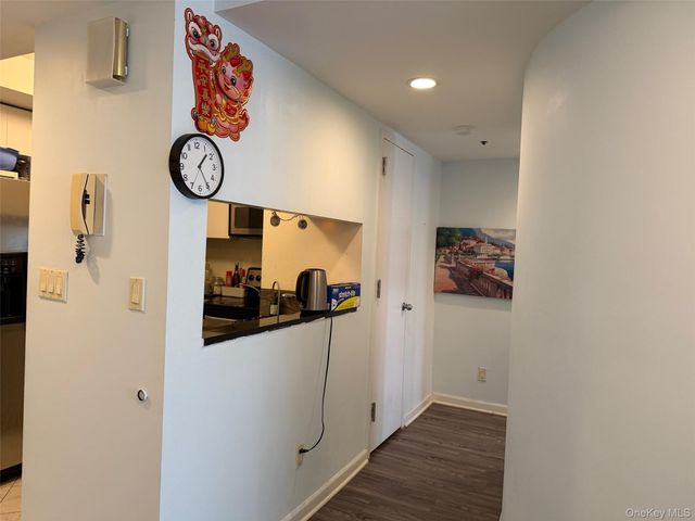 88 Cuttermill Road 308, Great Neck, NY 11021