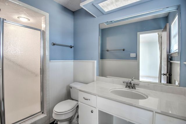 207 Kiowa Drive W, Lake Kiowa, TX 76240