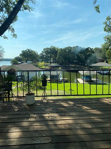207 Kiowa Drive W, Lake Kiowa, TX 76240
