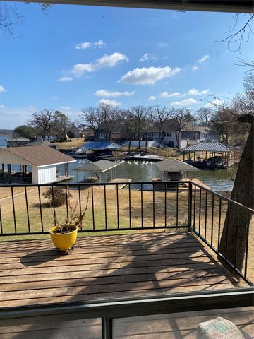 207 Kiowa Drive W, Lake Kiowa, TX 76240