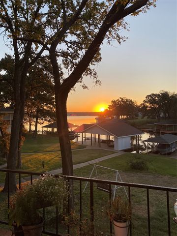 207 Kiowa Drive W, Lake Kiowa, TX 76240