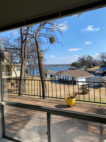 207 Kiowa Drive W, Lake Kiowa, TX 76240