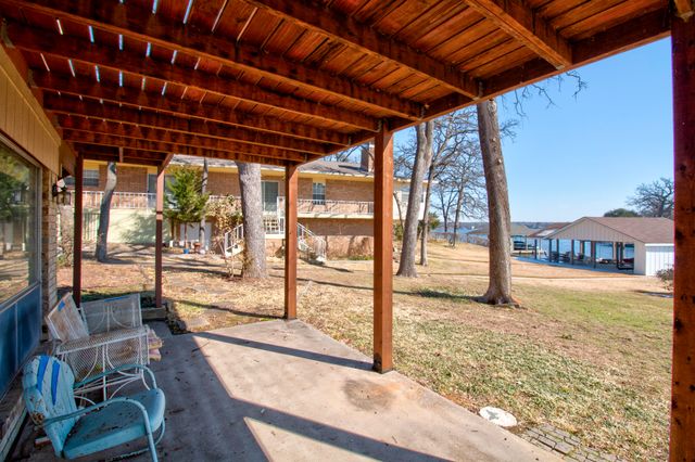 207 Kiowa Drive W, Lake Kiowa, TX 76240