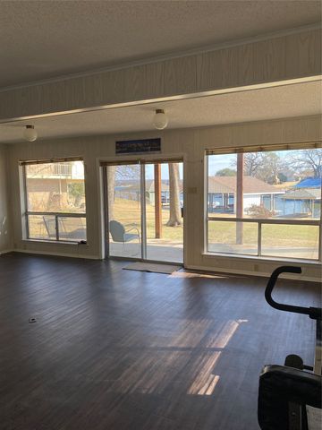 207 Kiowa Drive W, Lake Kiowa, TX 76240