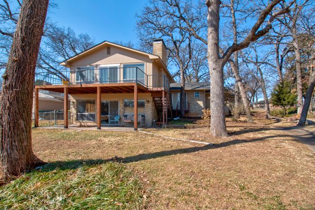207 Kiowa Drive W, Lake Kiowa, TX 76240