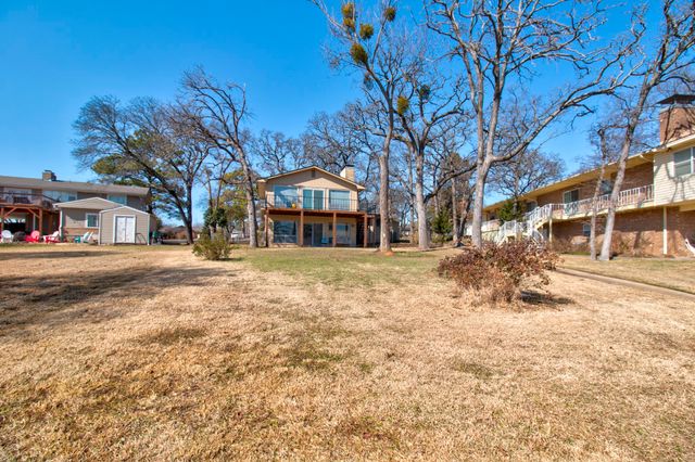 207 Kiowa Drive W, Lake Kiowa, TX 76240