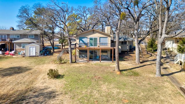 207 Kiowa Drive W, Lake Kiowa, TX 76240