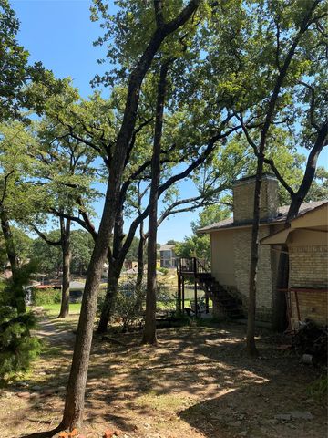 207 Kiowa Drive W, Lake Kiowa, TX 76240