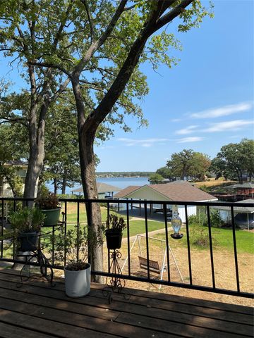 207 Kiowa Drive W, Lake Kiowa, TX 76240