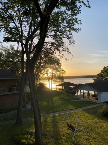 207 Kiowa Drive W, Lake Kiowa, TX 76240