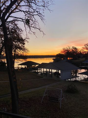 207 Kiowa Drive W, Lake Kiowa, TX 76240