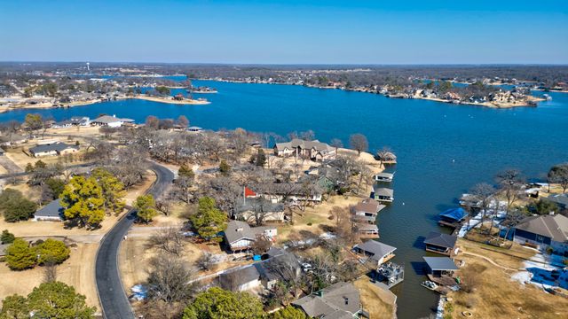 207 Kiowa Drive W, Lake Kiowa, TX 76240