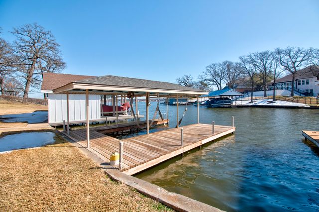 207 Kiowa Drive W, Lake Kiowa, TX 76240