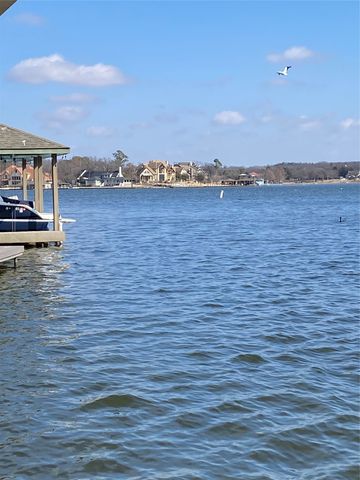 207 Kiowa Drive W, Lake Kiowa, TX 76240