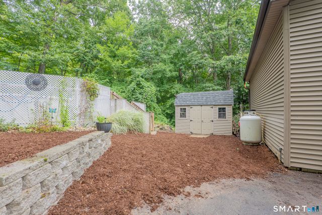 19 Vidich Lane, Naugatuck, CT 06770