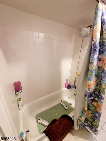 87 Bedford St, East Orange City, NJ 07018