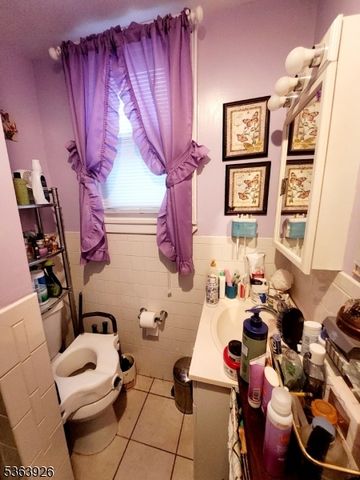 87 Bedford St, East Orange City, NJ 07018
