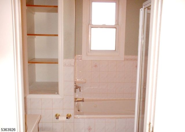 87 Bedford St, East Orange City, NJ 07018