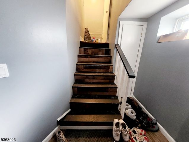 87 Bedford St, East Orange City, NJ 07018
