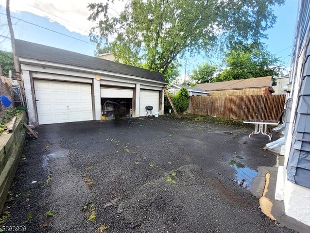 87 Bedford St, East Orange City, NJ 07018