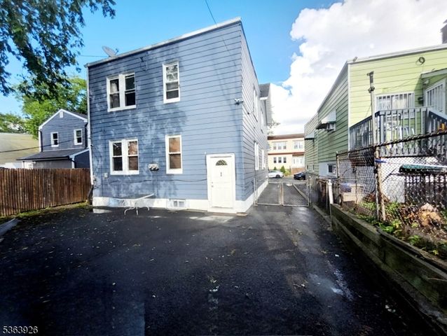 87 Bedford St, East Orange City, NJ 07018