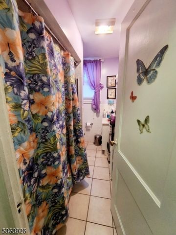 87 Bedford St, East Orange City, NJ 07018