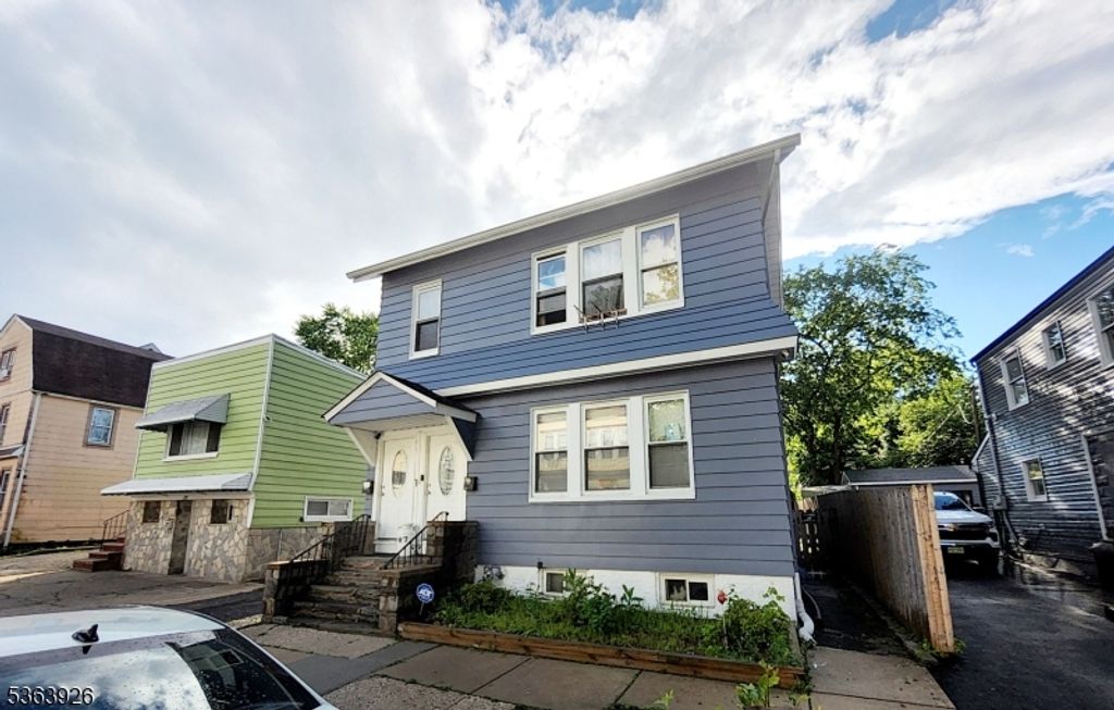 87 Bedford St, East Orange City, NJ 07018