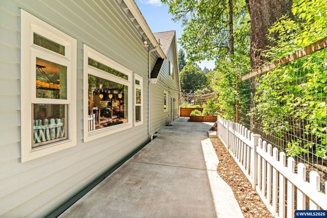 3700 NW Roosevelt Dr, Corvallis, OR 97330