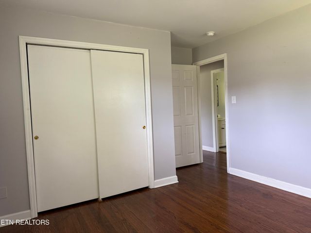 3035 W Wolf Valley Rd, Clinton, TN 37716