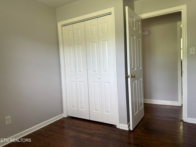 3035 W Wolf Valley Rd, Clinton, TN 37716