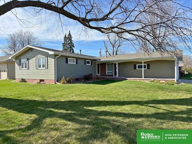 2328 Parkview Drive, Fremont, NE 68025