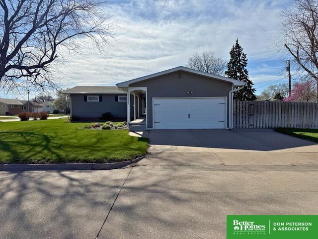 2328 Parkview Drive, Fremont, NE 68025