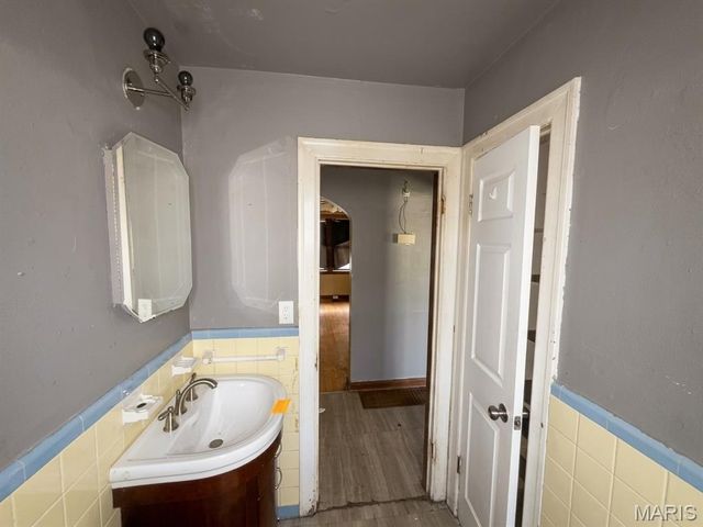 2618 Avie Drive, Jennings, MO 63136