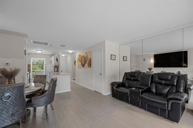 2025 Winrock Boulevard 165, Houston, TX 77057