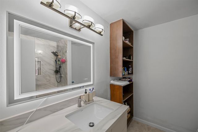 2025 Winrock Boulevard 165, Houston, TX 77057