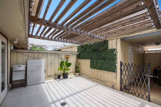 2025 Winrock Boulevard 165, Houston, TX 77057