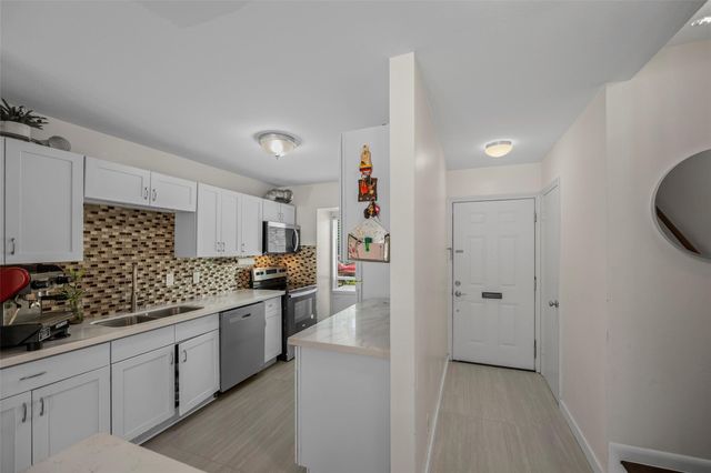 2025 Winrock Boulevard 165, Houston, TX 77057