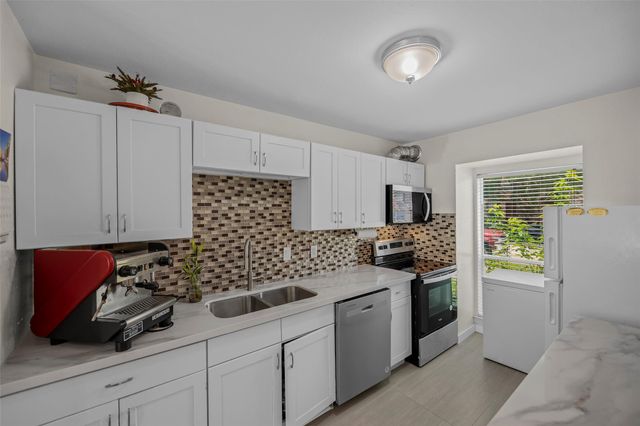 2025 Winrock Boulevard 165, Houston, TX 77057