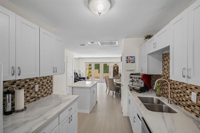 2025 Winrock Boulevard 165, Houston, TX 77057