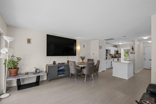2025 Winrock Boulevard 165, Houston, TX 77057